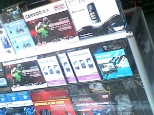 Hàng trăm thiết bị chống trộm được bày bán tại một tiệm khóa chống trộm ở Q.10, TP.HCM 